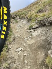 Uno dei tanti tratti fortemente scavati tra La Riposa e il cà d'Asti