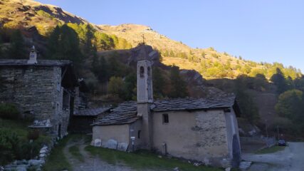 La chiesetta di S.Anna nella luce del tardo pomeriggio