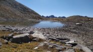 Il lago e all'orizzonte Rocca la Marchisa