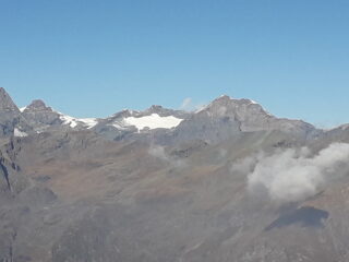 Ciamarella con ghiacciaio rifrescato da una spolverata di neve