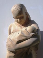 Una delle tante sculture