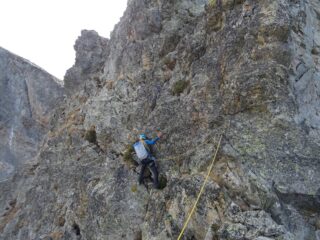 Marco sul traverso che evita l'ultimo risalto della Spalla