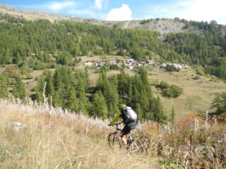 sul versante opposto Les Combes