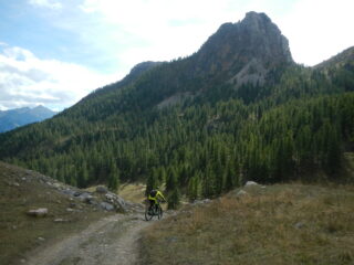 sullo sfondo la Roche Jaune 2421 m.