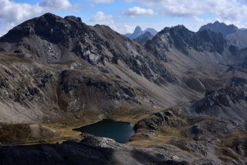 Veduta sui Laghi di Roburent e i monti Scaletta, Meja e Oserot dalla vetta