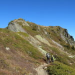 la cima, vista dall'inizio del sentiero di discesa lato le Tour