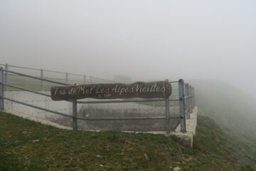 la Tsa de Met immersa nella nebbia