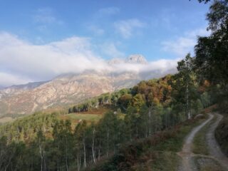 Mucrone alla partenza. Ben visibile la croce.