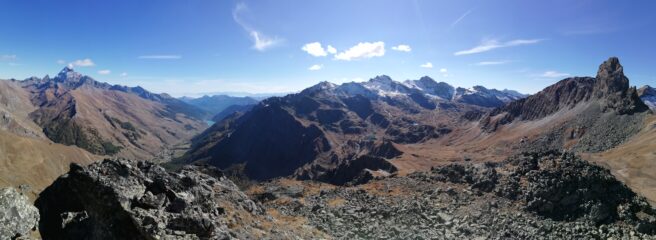 panorama dalla cima con Monviso e Roc della Niera