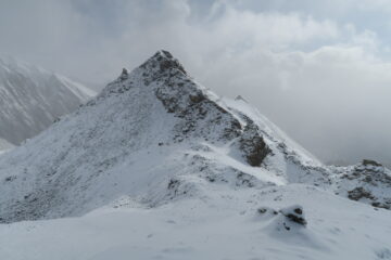 la punta di fronte al rifugio