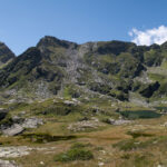 Lago Chiletto. Il colle si trova dietro il crinale visible a sinistra 