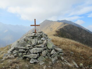 Monte Merqua con la lunga cresta percorsa dal Monte Bourel