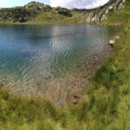 Le invitanti acque del lago Santanel