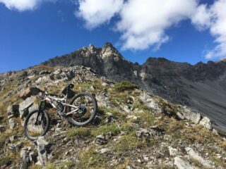 Quasi in cima al poggio, vista sulle Quattro sorelle