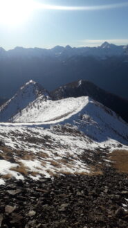 la ben innevata cresta sud a valle del passo alto..