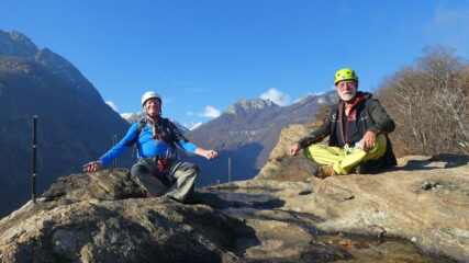 Due Buddha malriusciti nel paradiso di Amoghasiddhi ....