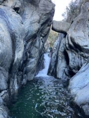 Il masso incastrato a una mezz’ora dall’uscita 