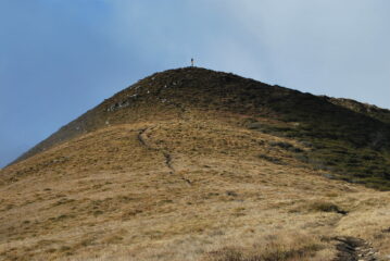 Salendo dalla Bocchetta Sessera su F11, l’ultimo tratto per la cima del Monticchio.