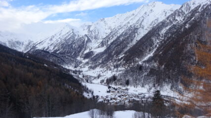 Ghigo di Prali dai pendii sovrastanti la frazione di Indiritti