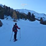 Si sale le piste con il M.Vallecetta ancora ben in alto.