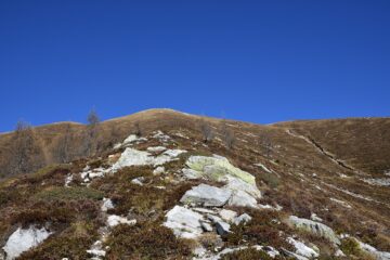 Il costone che porta in cima alla Loccia di Peve