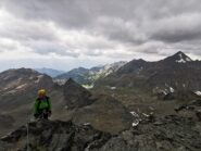 Sulla punta Sud, sulla destra il vallone di salita con in fondo il lago Luseney