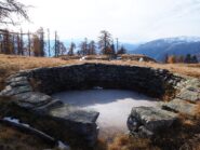 Un pozzo per la raccolta acqua.