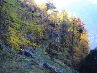 In discesa, al termine del tratto nel canalino.