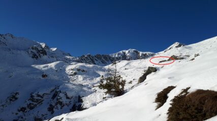 rifugio in vista con la conca Robinet retrostante