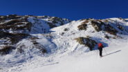 La neve è poca ma non manca mai sulla traccia di salita 