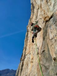 L'ultimo tiro, un bel traverso su ottima roccia