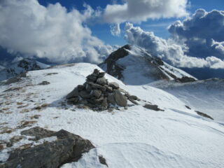 Monte Rotondo (m.2495) con le nebbie in formazione....