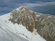 Itinerario visto dalla Costa Pianard (foto 24.12.2021): rosso salita, azzurro discesa