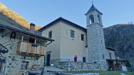 Borgo con chiesetta di Ave.