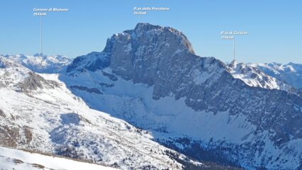 Sotto di noi la Valle di Valzurio, con la Presolana in primo piano.