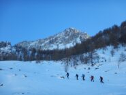 Inizio salita dopo il rio Brignola, con il Fantino sullo sfondo