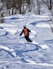 Neve non male in questo tratto, fondo molto irregolare