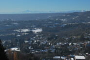 Anche oggi Monviso ben visibile, dietro una Serra tirata con la riga