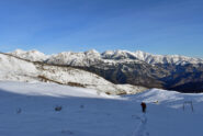 In salita verso il riugio Sanremo,bella vista sul Mongioie,Conoja e Pizzo d'Ormea