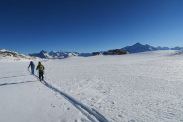 sul piano vicino al rifugio si procede spingendo
