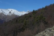 Salendo al Sapei appare la Torre d'Ovarda
