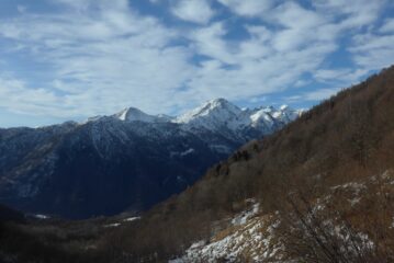 Il panorama si allarga salendo