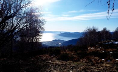 Il Lago Maggiore dalla vetta.