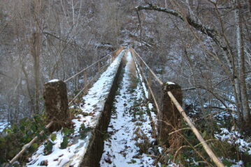 Si attraversa l’Elvo sul Ponte Gnum
