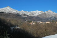 Mucrone, M. Rosso, M. Camino, M. Tovo e conca di Oropa visti salendo al Bric Burcina.
