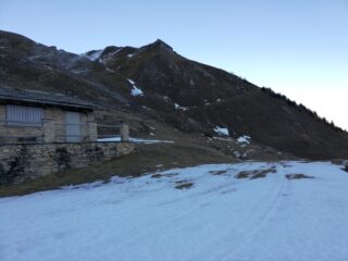 Meire Chiavel, a destra in alto il sentiero