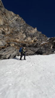 alla base della parete sud ovest ormai fuori dalle difficolta'..