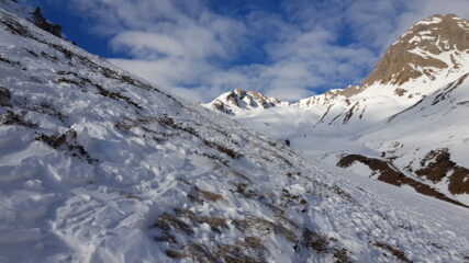 Verso i 2.100 un traverso ti porta nel vallone