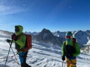 Risalendo al Col de la Lauze con forte vento