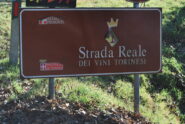 Interessante segnaletica stradale all’arrivo a Palazzo Canavese 
